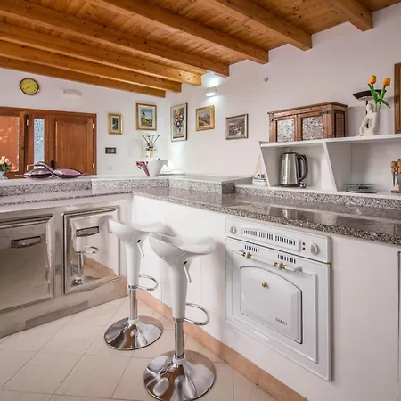 Διαμέρισμα Guesthost - I Ginepri *